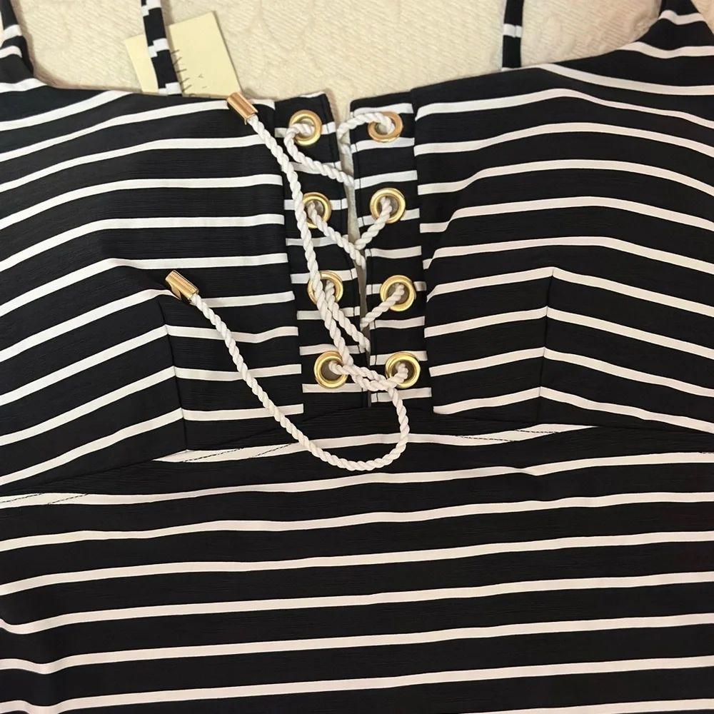 Sea Level Swim. Sealevelcharmarel Lace-Up. Size 8. Black and White - Picture 9 of 13